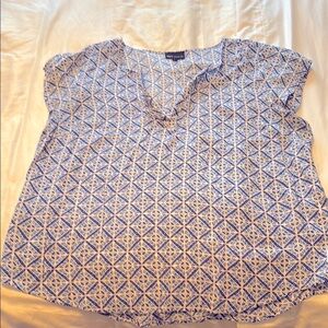 JNY  Jones of New York short sleeve V neck summer women’s top